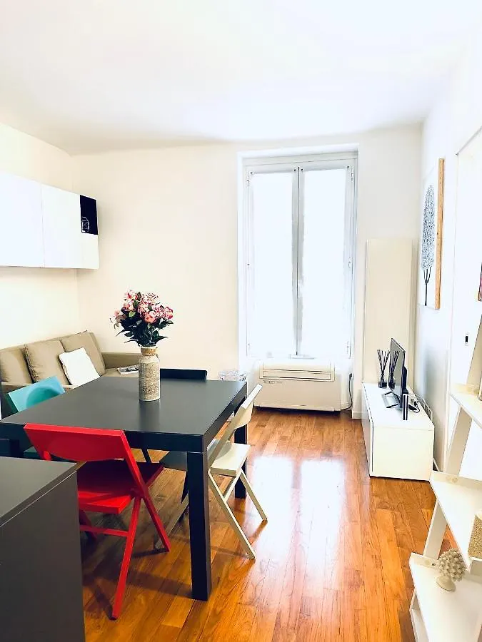 Bixio Eleven Junior Suite A 7 Minuti Dal Duomo Milan